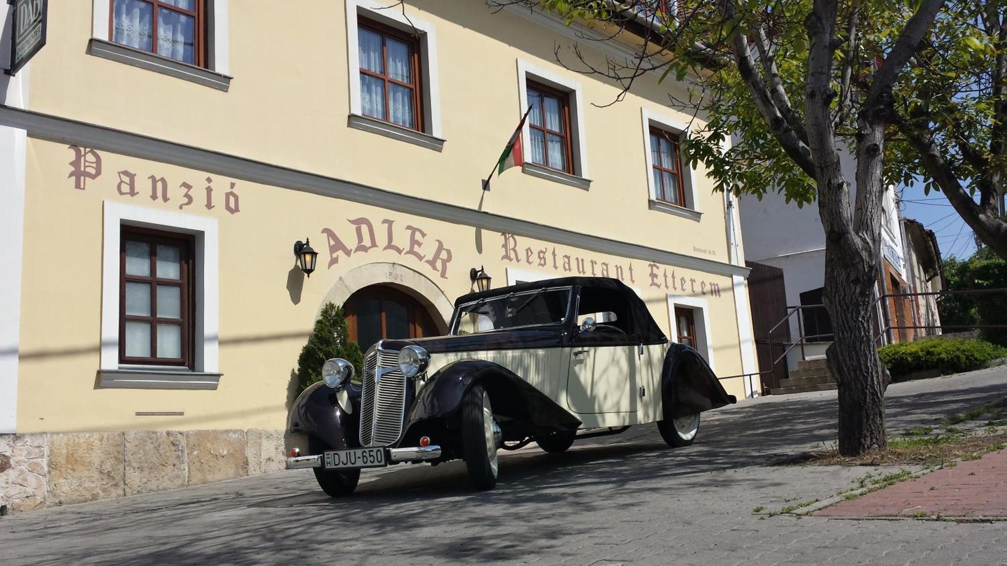 Adler Panzio Hotel Budaors Bagian luar foto
