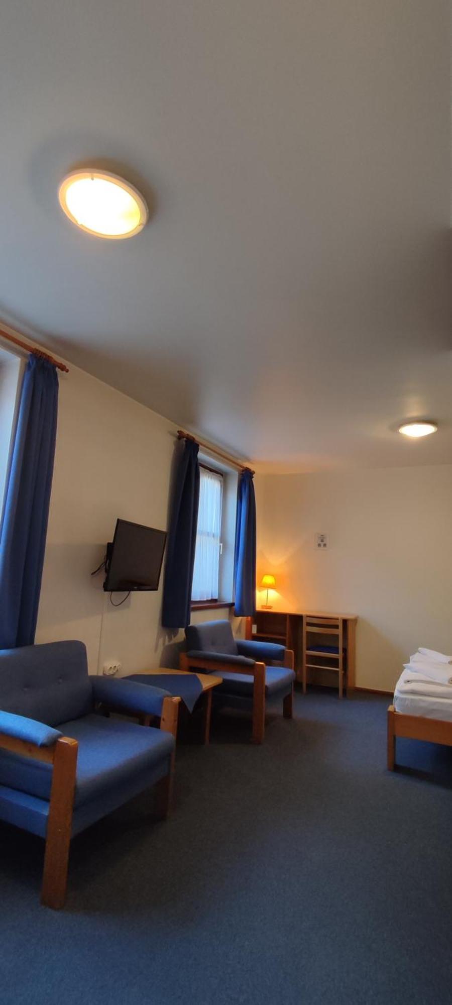 Adler Panzio Hotel Budaors Bagian luar foto